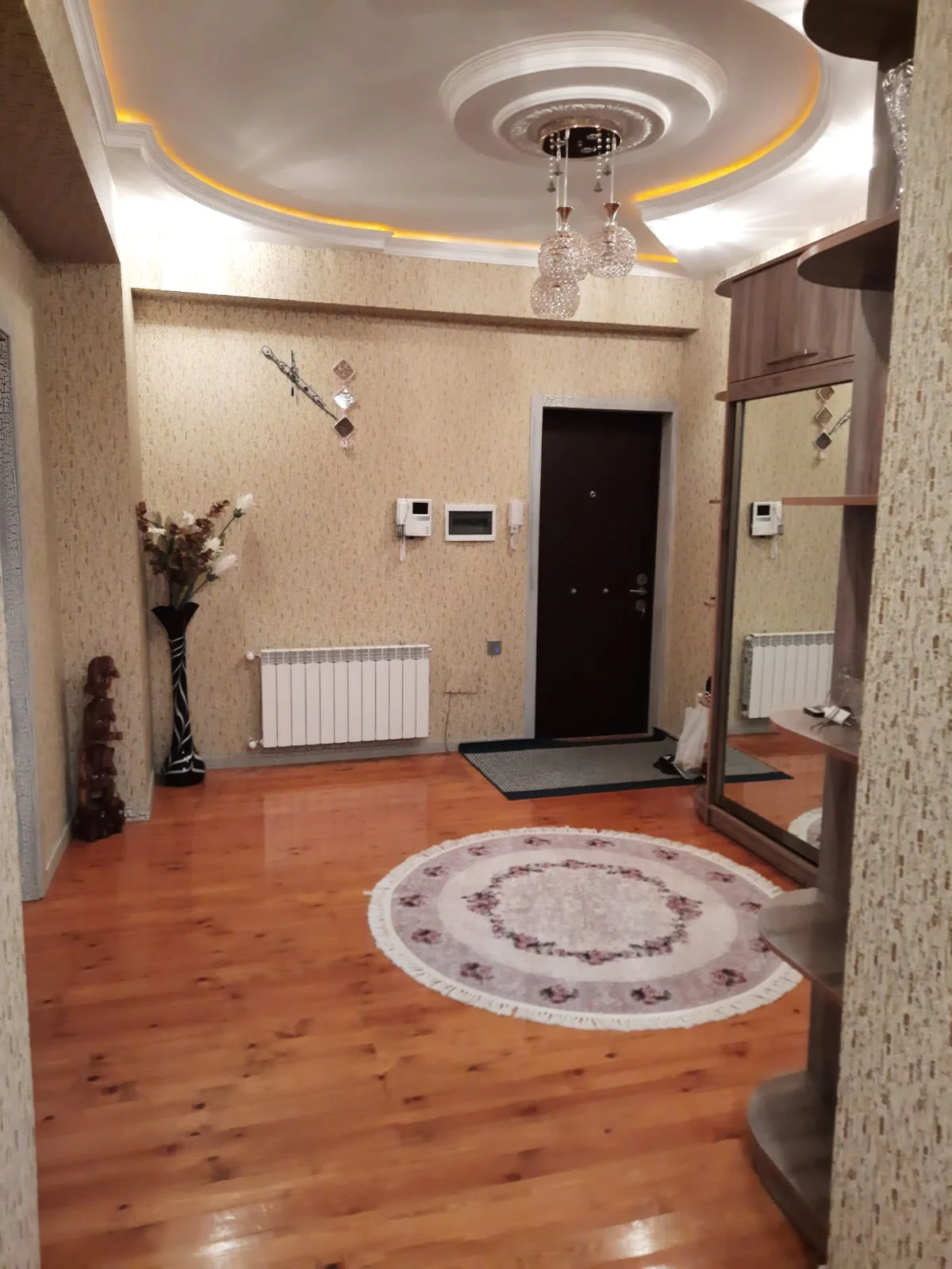 Kirayə 3 otaqlı Mənzil 130 m² Xətai r.