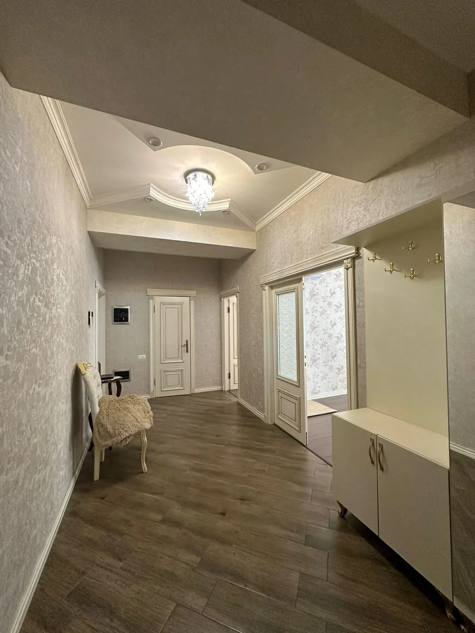 Kirayə 3 otaqlı Mənzil 140 m² Xətai r.