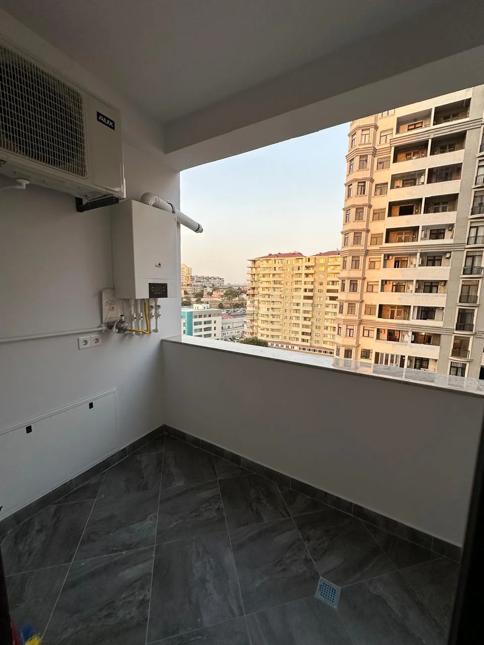 Kirayə 2 otaqlı Mənzil 93 m² Xətai r.
