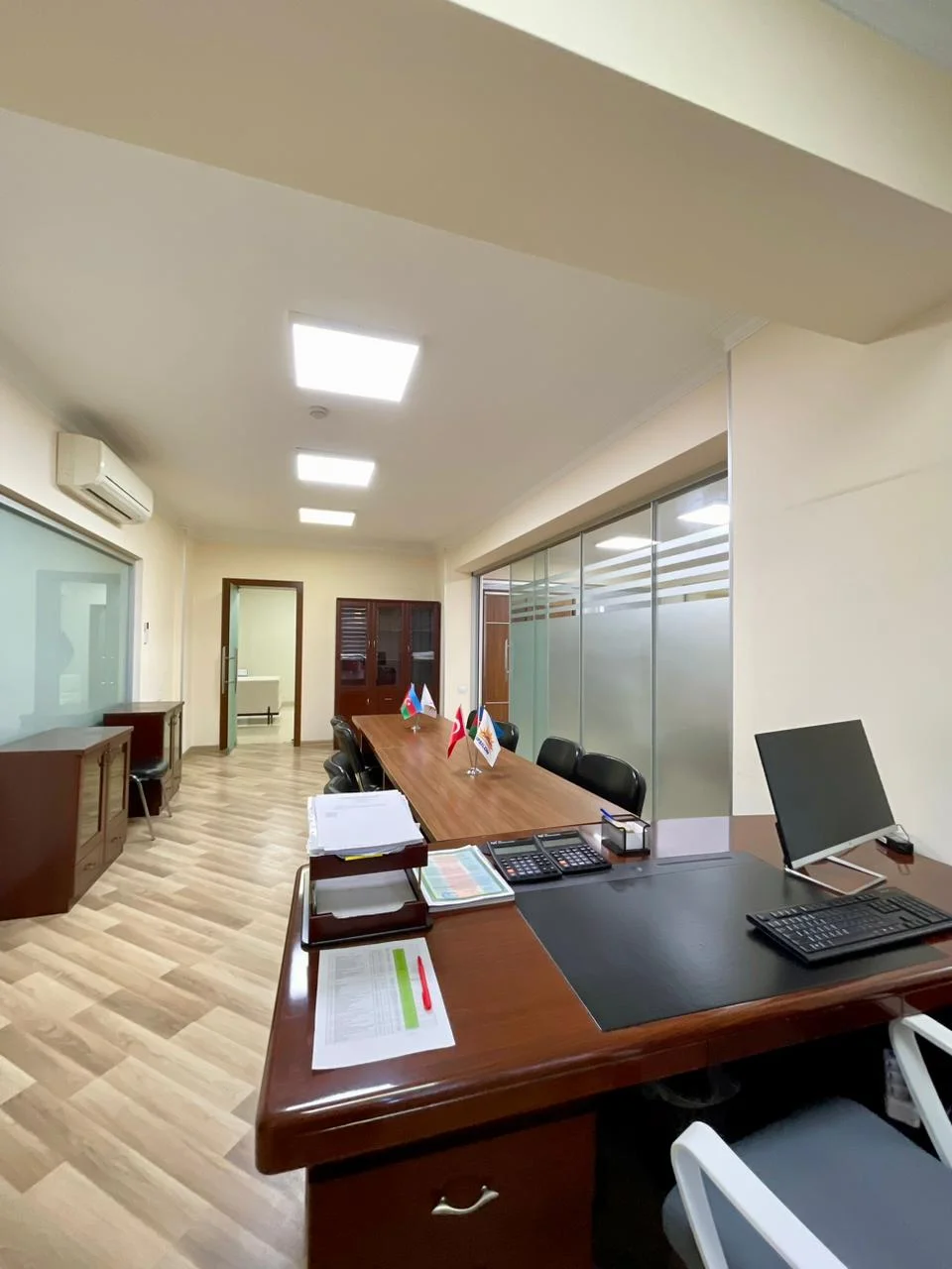 Kirayə 12 otaqlı Ofis 400 m² Yasamal r.
