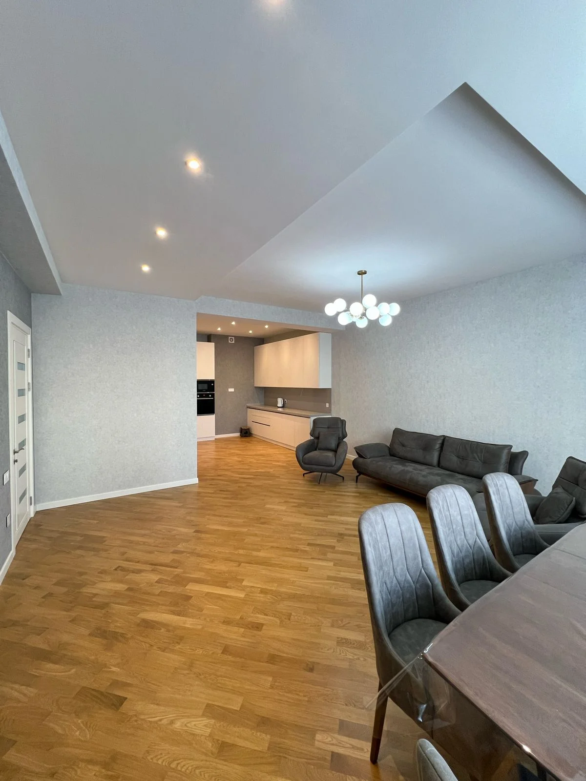 Kirayə 3 otaqlı Mənzil 135 m² Səbail r.