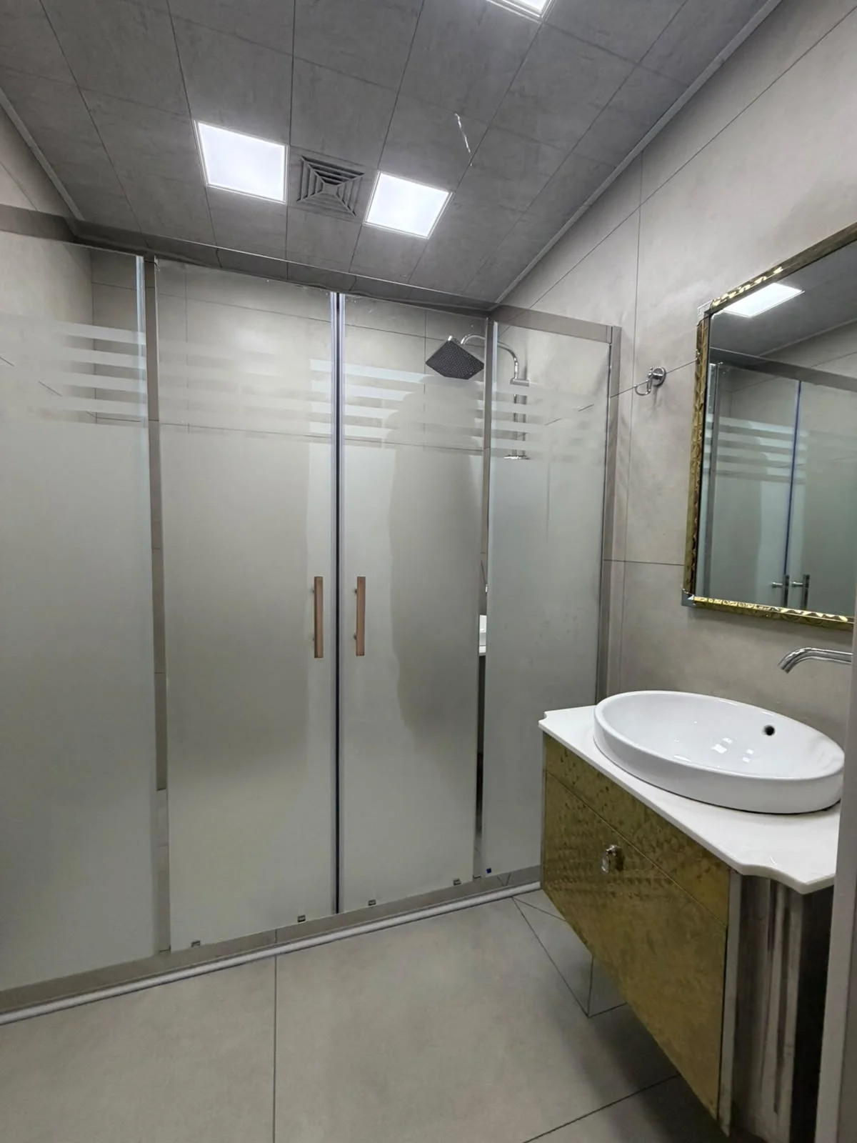 Kirayə 3 otaqlı Mənzil 142 m² Nəsimi r.