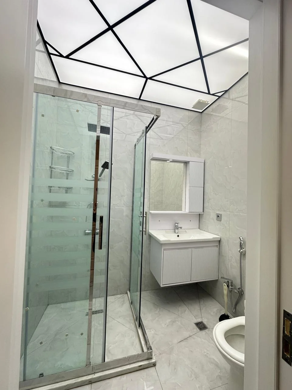 Kirayə 5 otaqlı Mənzil 250 m² Nəsimi r.