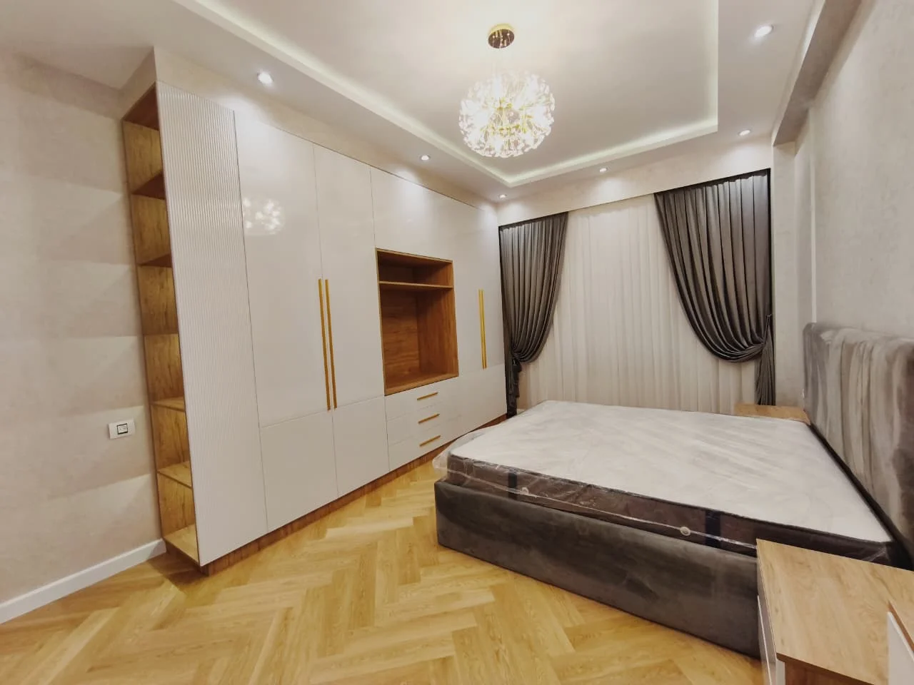 Kirayə 3 otaqlı Mənzil 140 m² Xətai r.