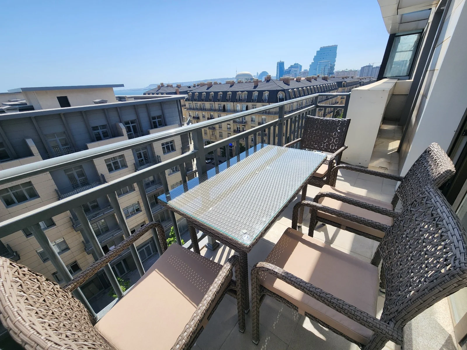 Kirayə 3 otaqlı Mənzil 145 m² Xətai r. Ağ şəhər q. – şəkil 16