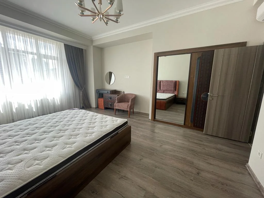 Kirayə 4 otaqlı Mənzil 184 m² Xətai r.