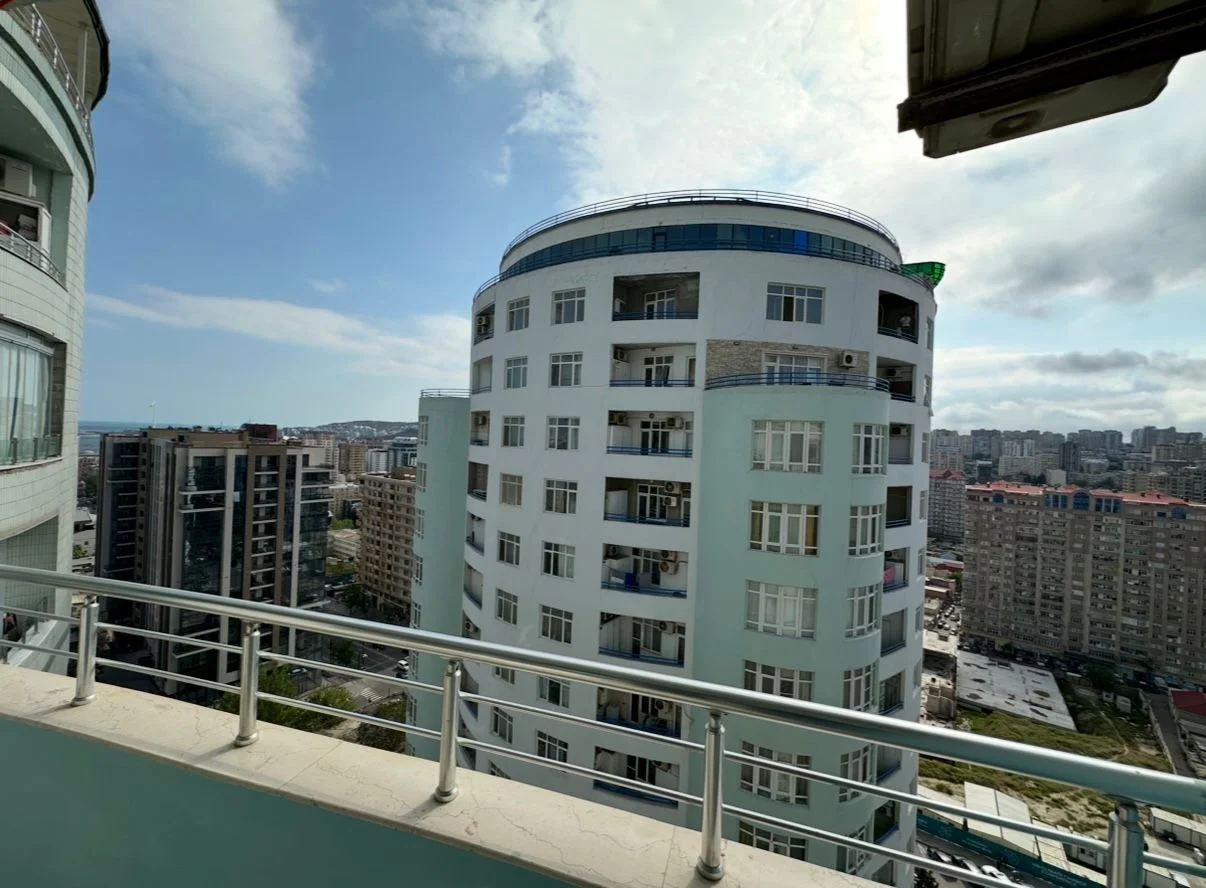 Kirayə 4 otaqlı Mənzil 200 m² Nəsimi r.