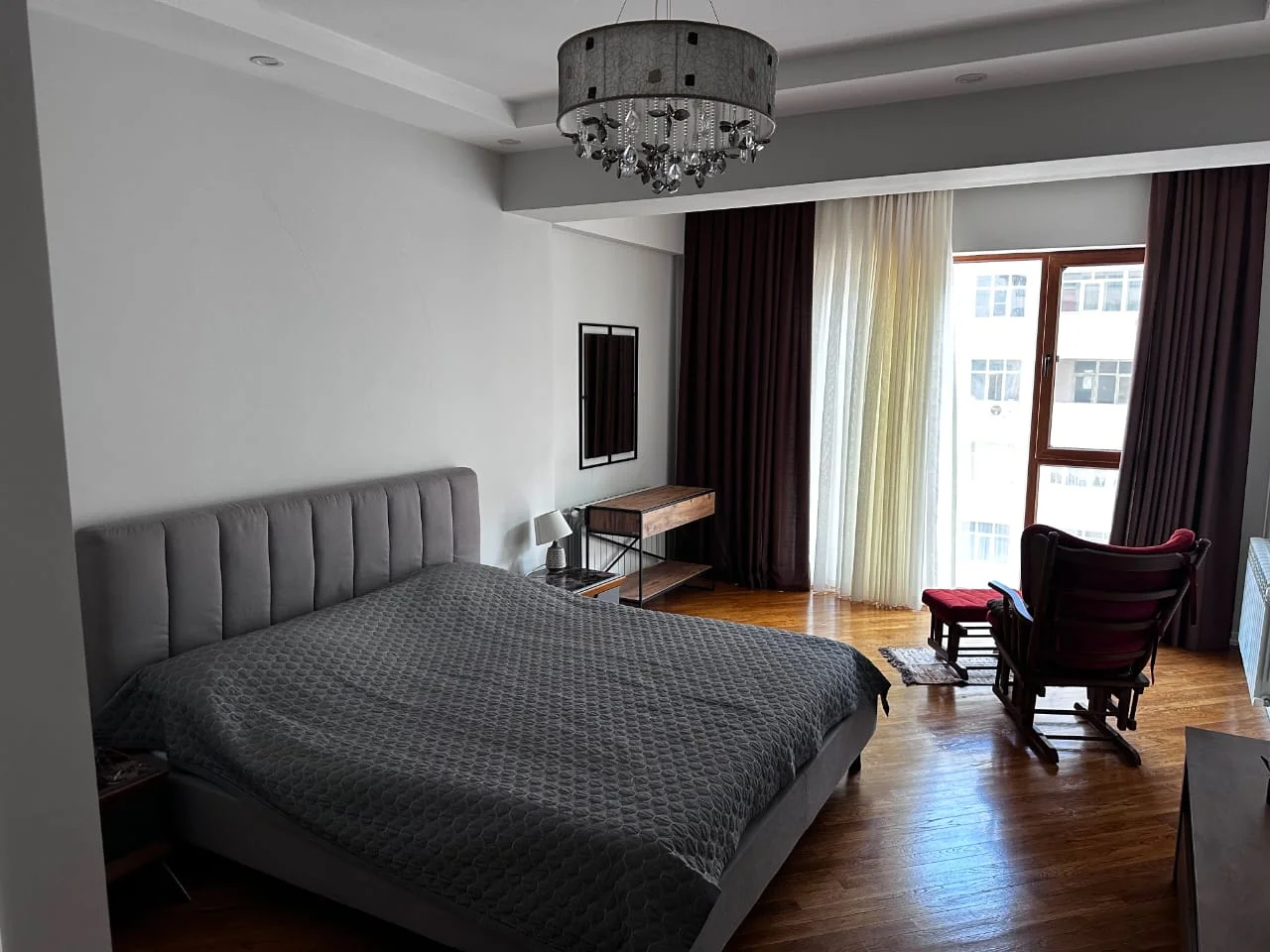 Kirayə 3 otaqlı Mənzil 141 m² Xətai r.