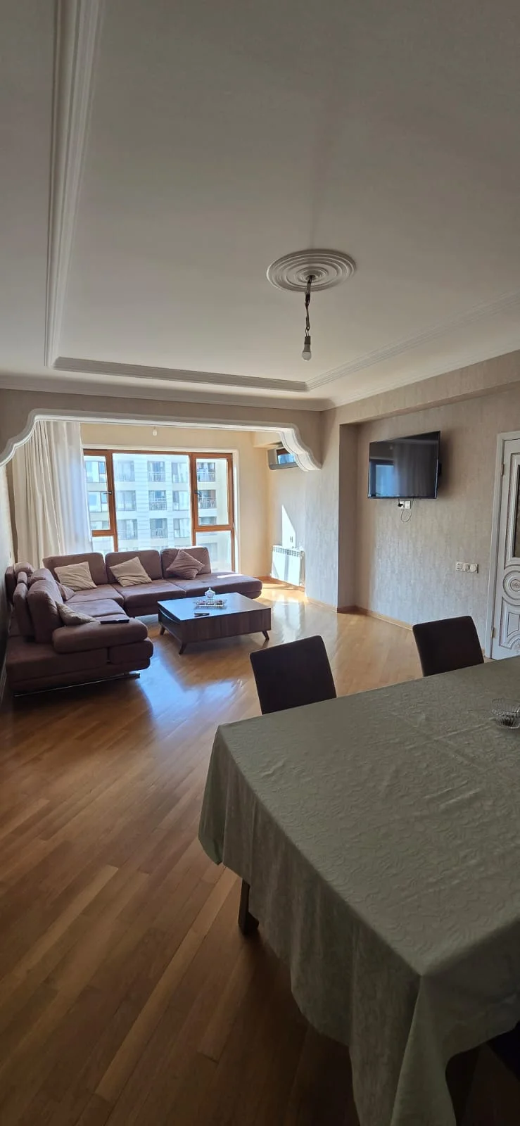 Kirayə 2 otaqlı Mənzil 95 m² Xətai r.