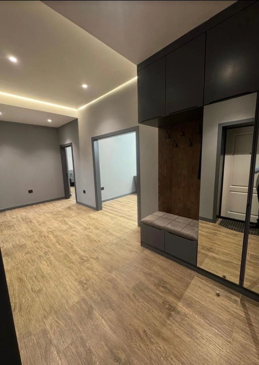 Kirayə 3 otaqlı Mənzil 140 m² Xətai r.