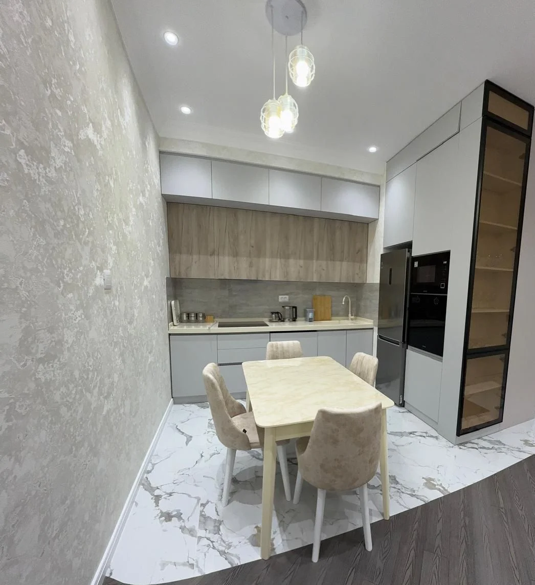 Kirayə 3 otaqlı Mənzil 100 m² Xətai r.