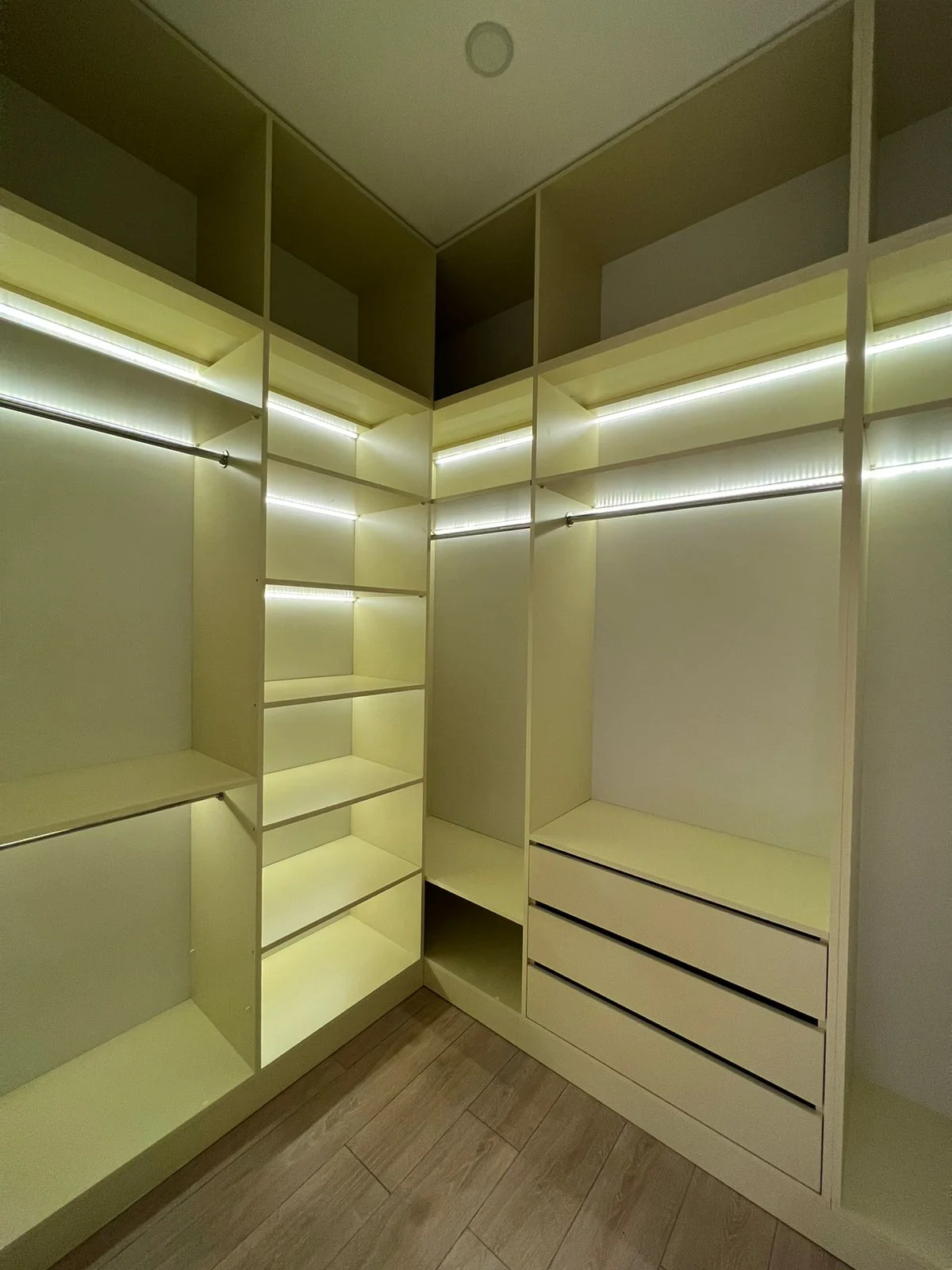 Kirayə 3 otaqlı Mənzil 95 m² Xətai r.