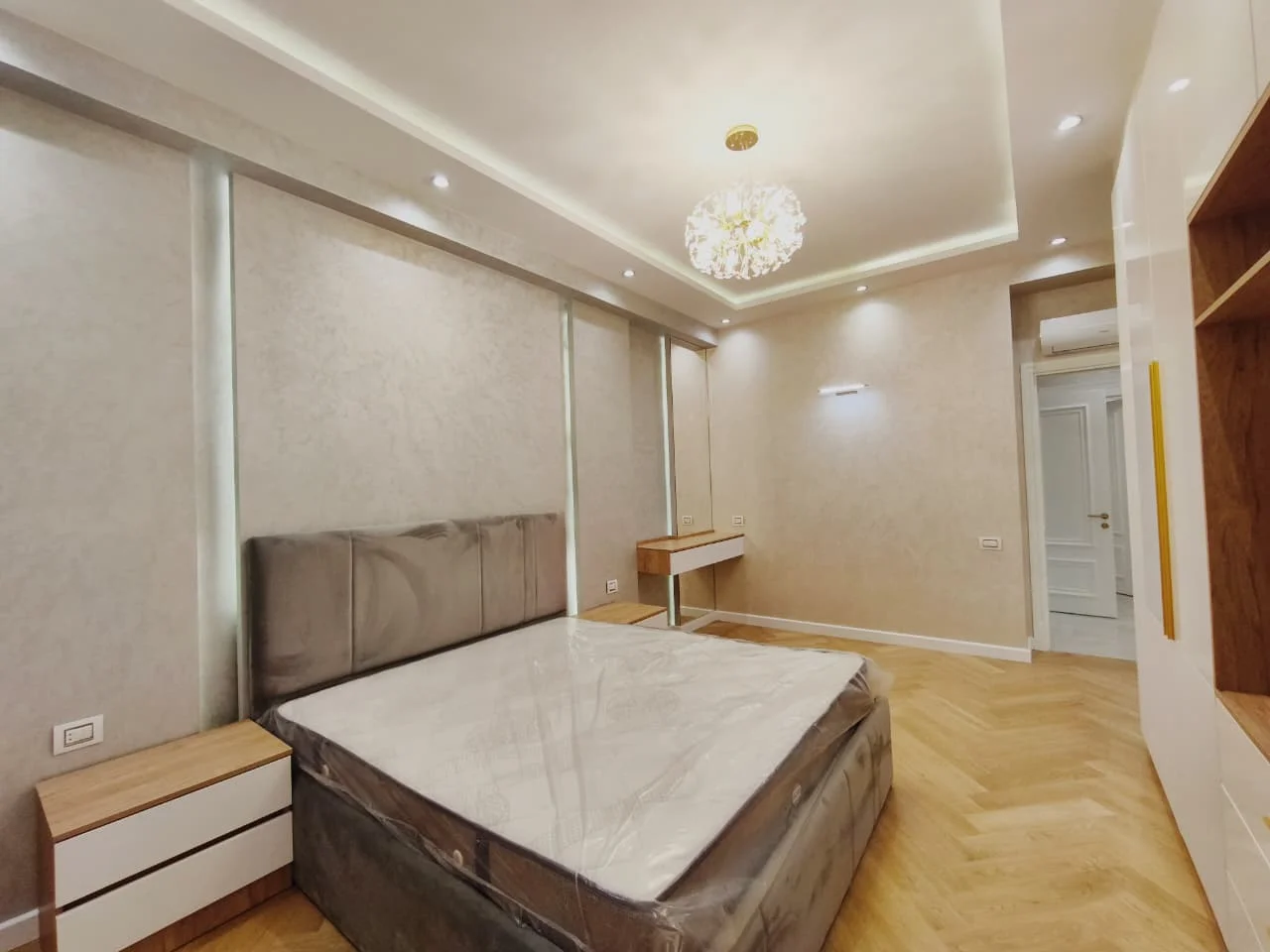 Kirayə 3 otaqlı Mənzil 140 m² Xətai r.