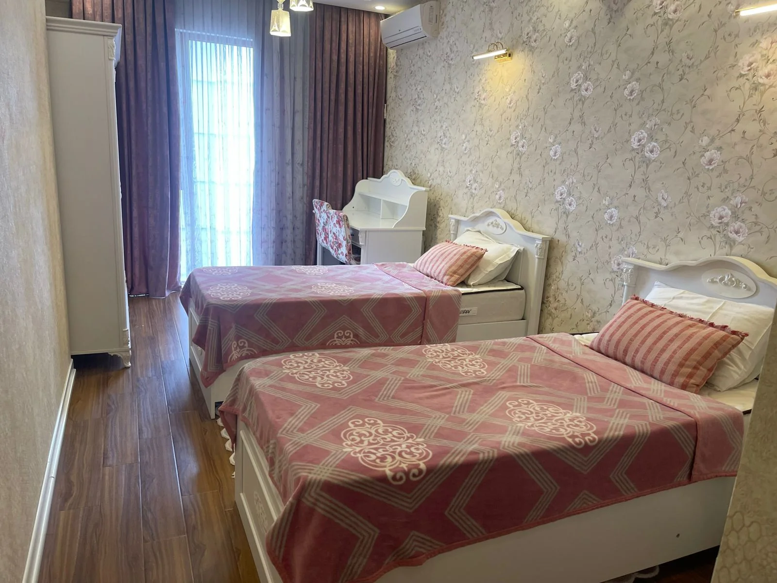 Kirayə 4 otaqlı Mənzil 190 m² Xətai r.