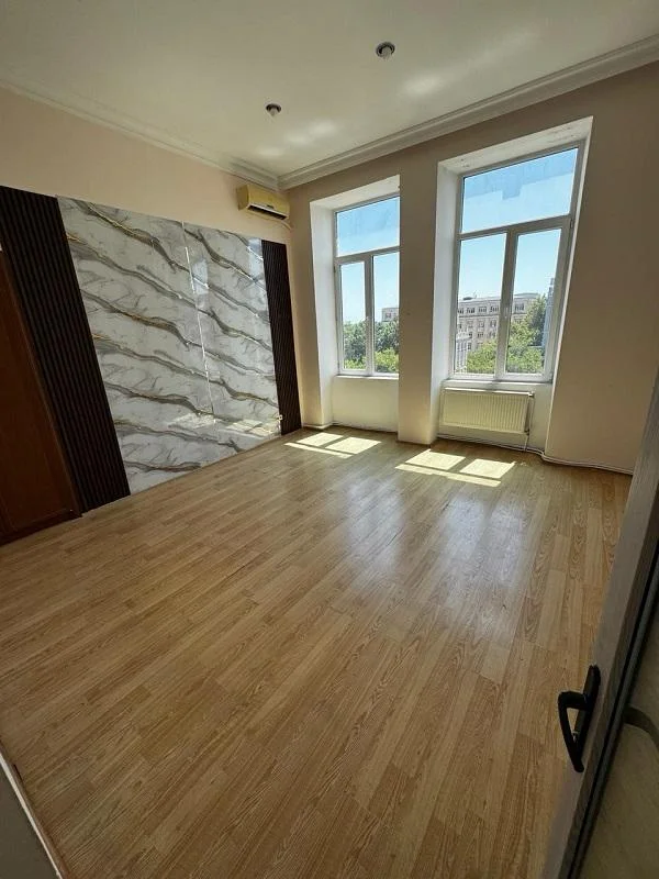 Kirayə 5 otaqlı Ofis 140 m² Səbail r.