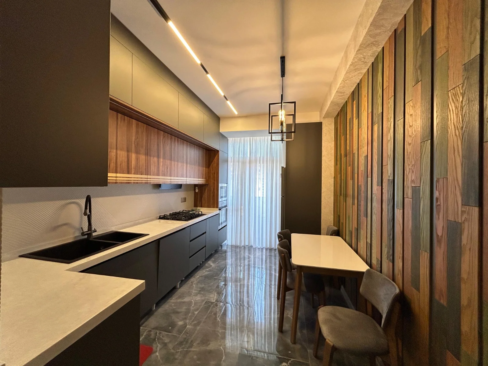 Kirayə 3 otaqlı Mənzil 158 m² Xətai r.