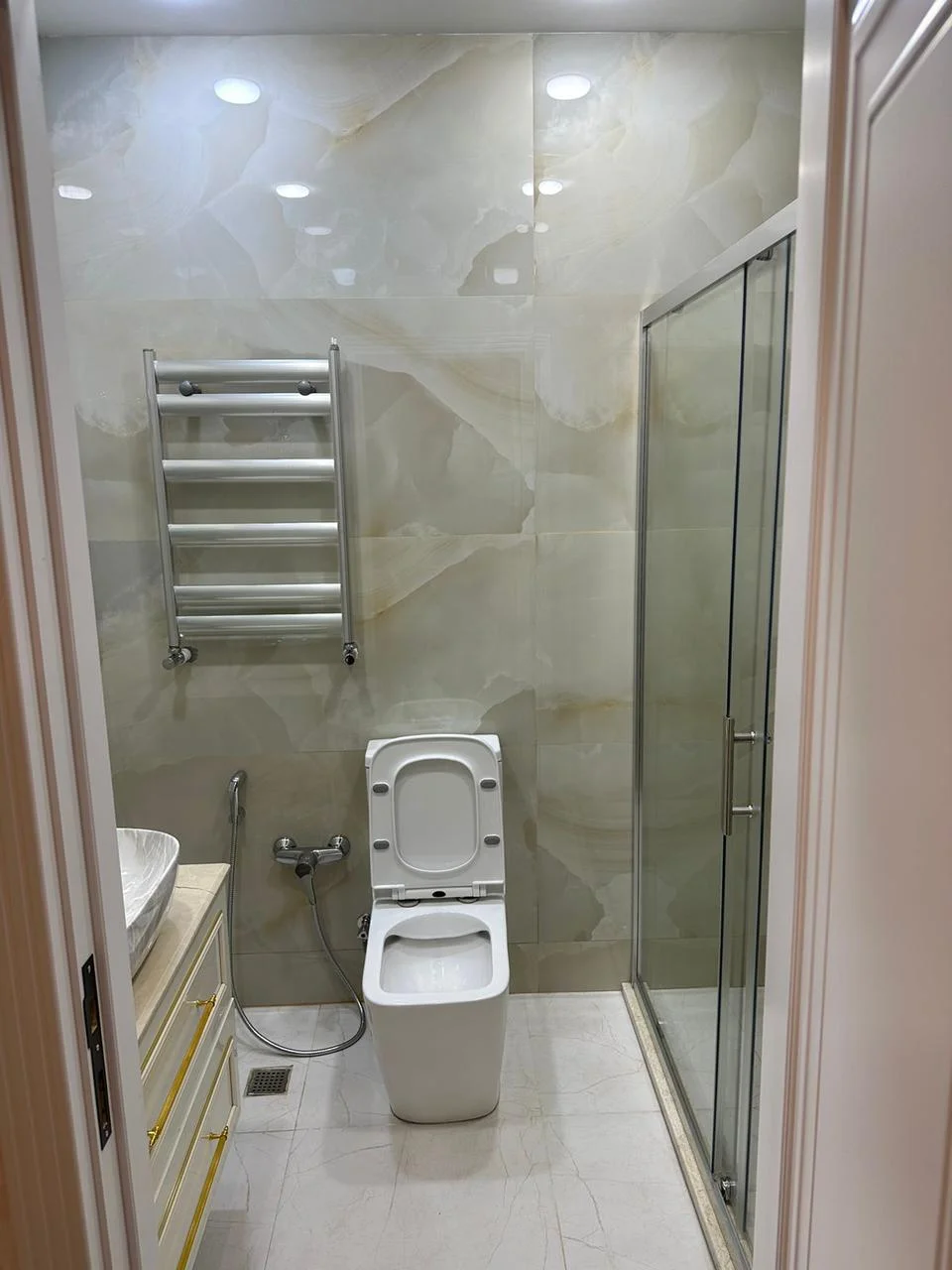 Kirayə 2 otaqlı Mənzil 76 m² Nərimanov r.