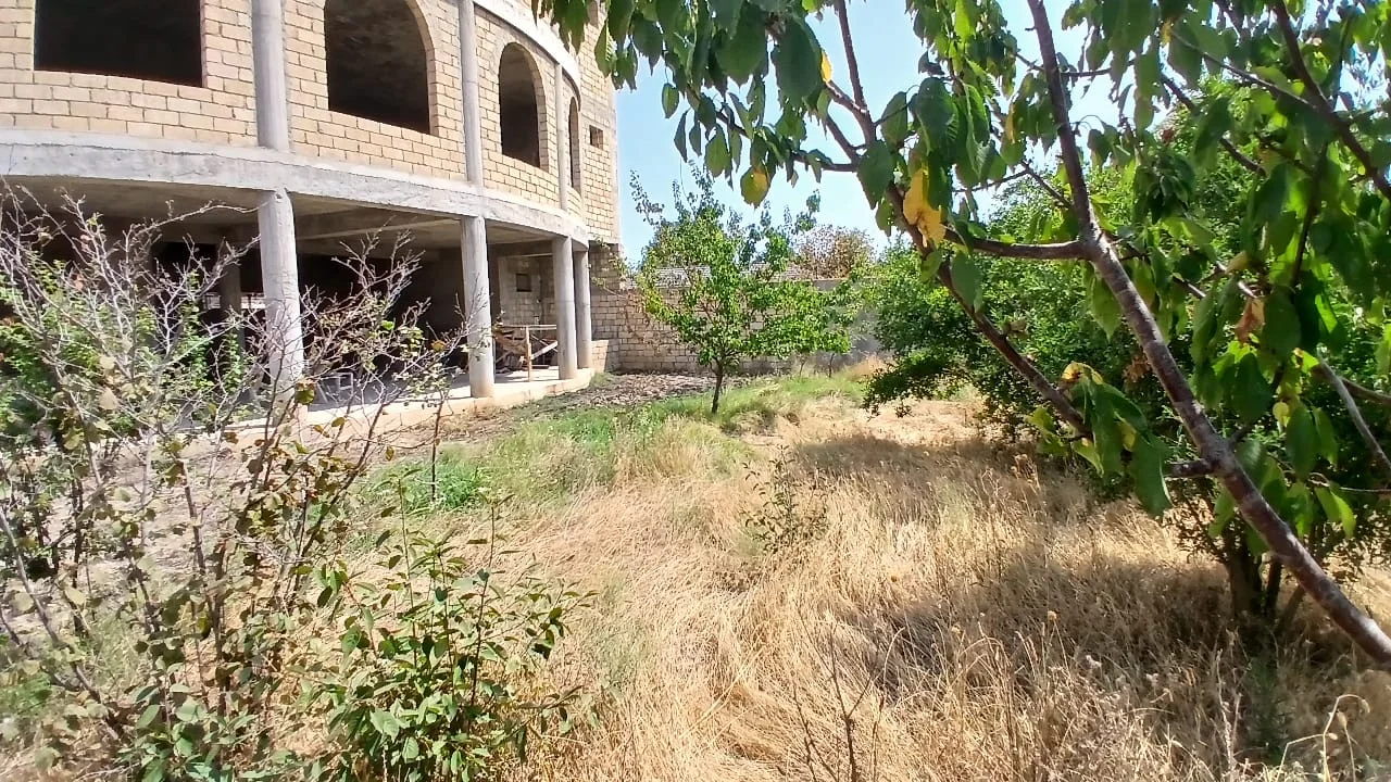 Satılır 8 otaqlı Həyət evi / Bağ evi 375 m² Abşeron r.