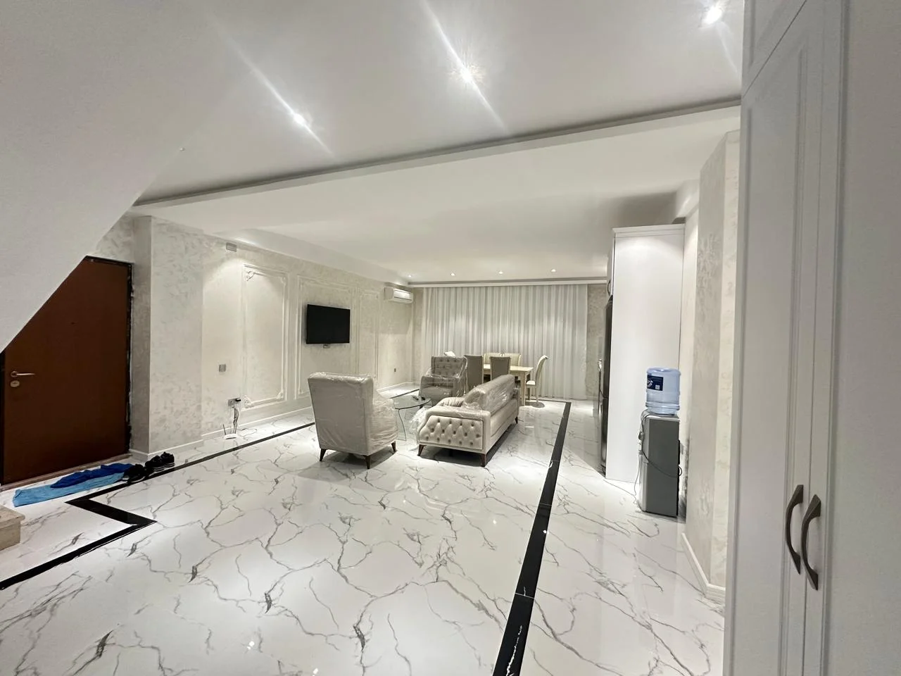 Kirayə 5 otaqlı Mənzil 250 m² Nəsimi r.