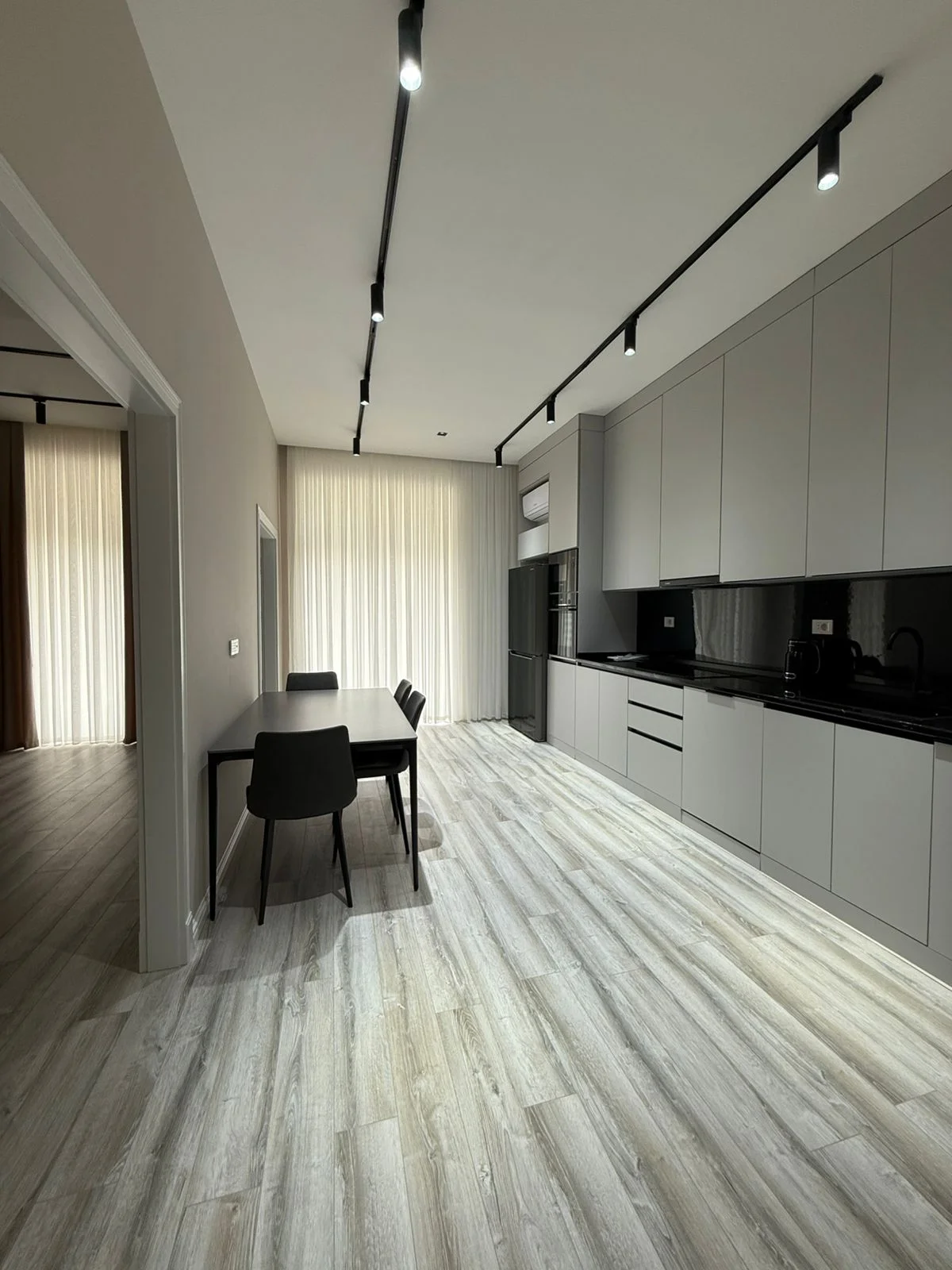 Kirayə 2 otaqlı Mənzil 100 m² Xətai r.