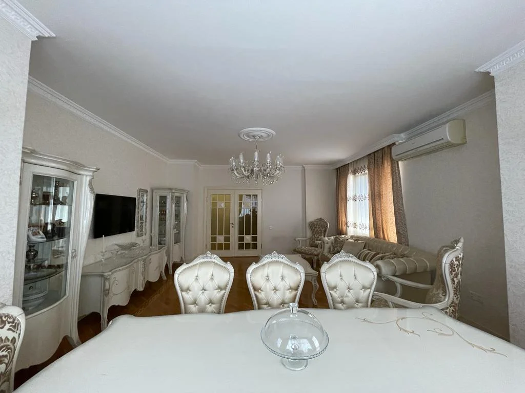 Kirayə 3 otaqlı Mənzil 137 m² Xətai r.