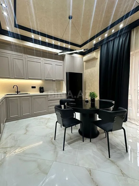 Kirayə 3 otaqlı Mənzil 140 m² Xətai r.