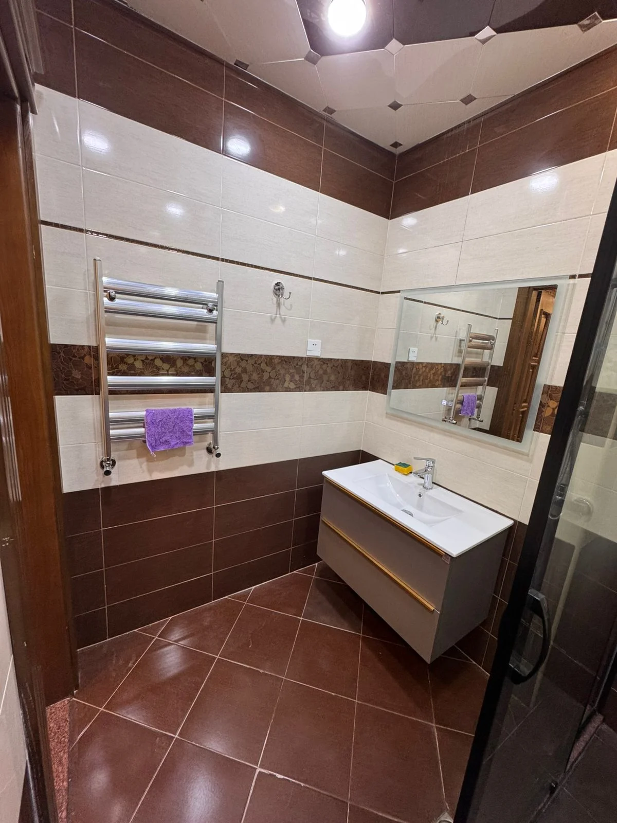Kirayə 2 otaqlı Mənzil 77 m² Xətai r.