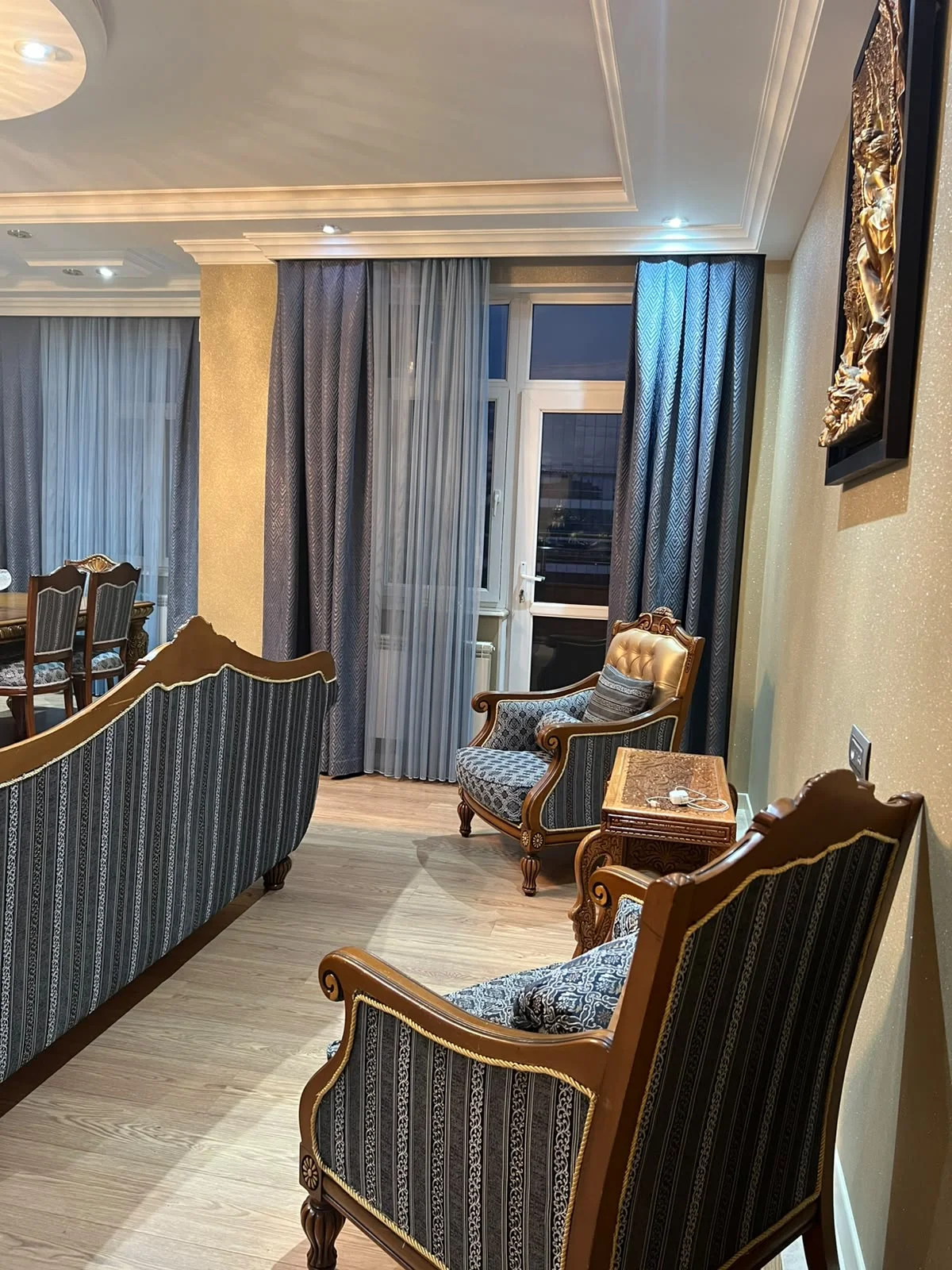 Satılır 4 otaqlı Mənzil 170 m² Xətai r.
