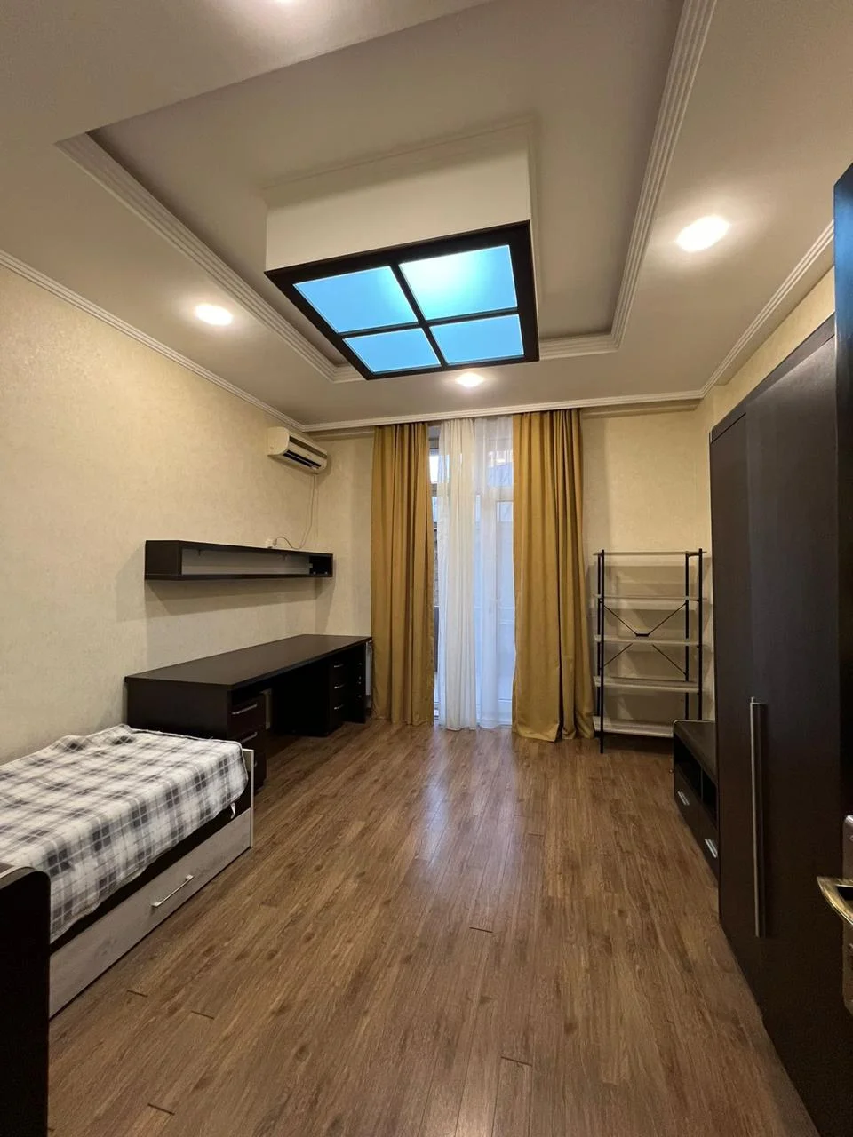 Kirayə 4 otaqlı Mənzil 135 m² Nərimanov r.