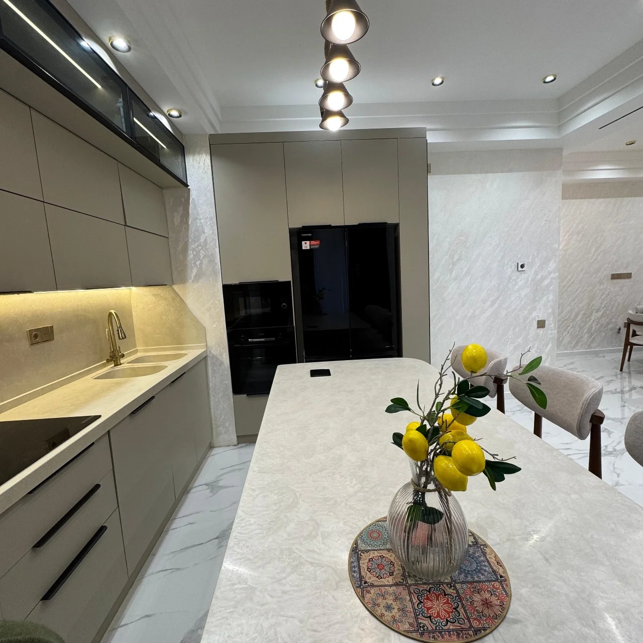 Diplomst Residence , Ağ şəhər