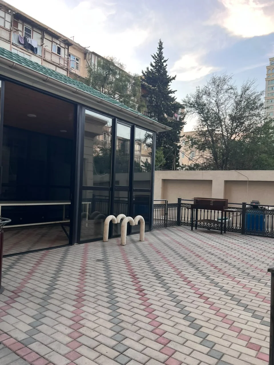Kirayə 4 otaqlı Mənzil 180 m² Yasamal r.