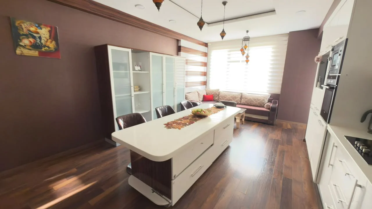 Kirayə 4 otaqlı Mənzil 200 m² Xətai r.