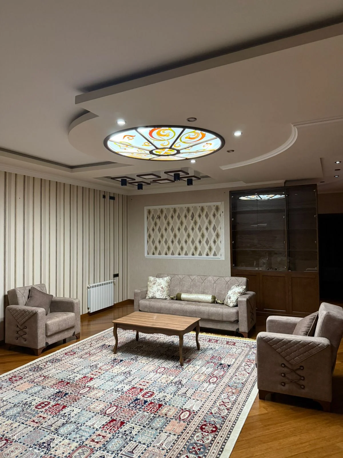 Kirayə 4 otaqlı Mənzil 165 m² Nəsimi r. – şəkil 1