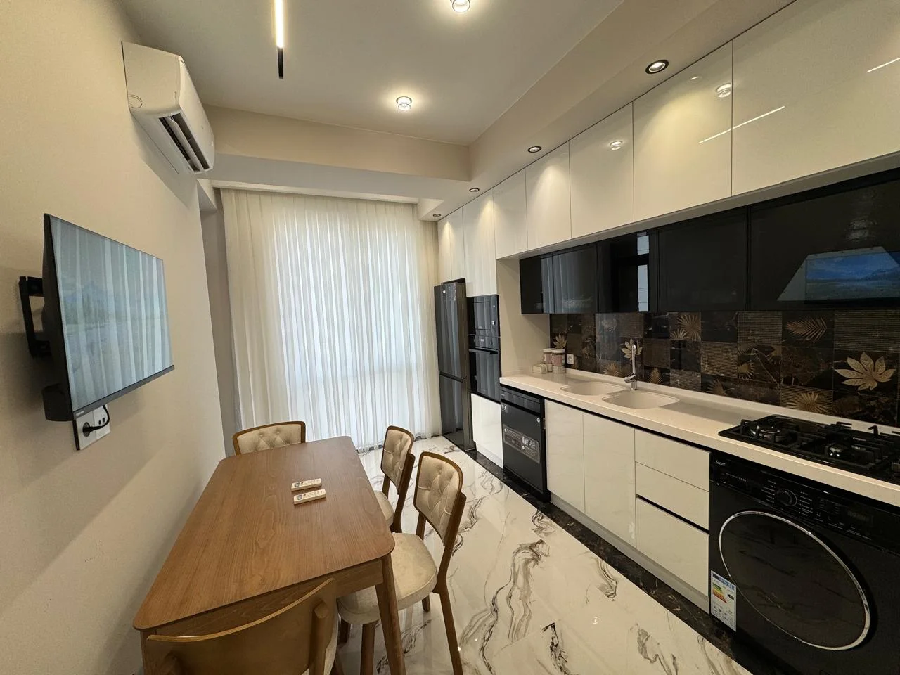 Kirayə 3 otaqlı Mənzil 110 m² Xətai r.