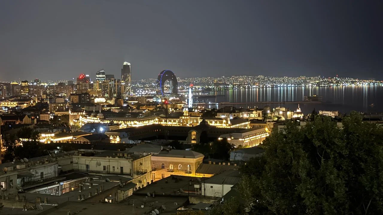 Kirayə 2 otaqlı Mənzil 140 m² Səbail r. İçərişəhər m. – şəkil 2