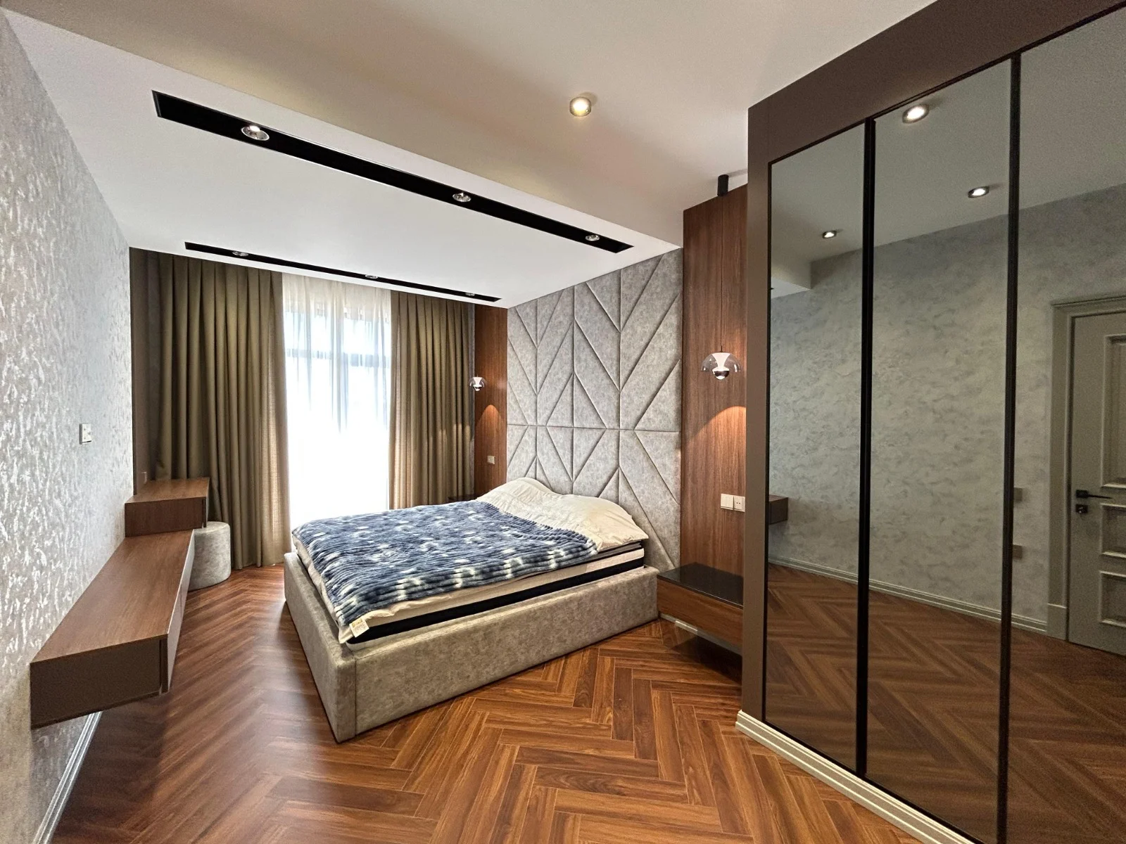 Kirayə 3 otaqlı Mənzil 158 m² Xətai r.