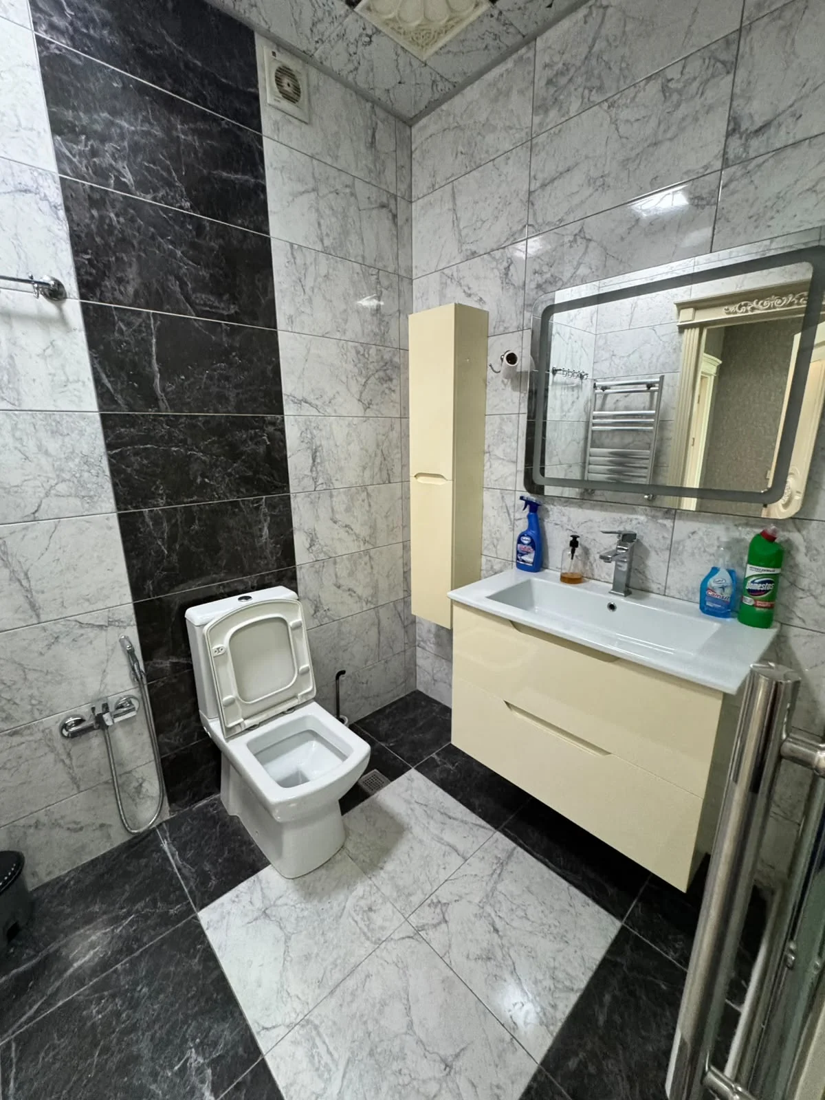 Kirayə 3 otaqlı Mənzil 103 m² Yasamal r. Elmlər Akademiyası m. – şəkil 16