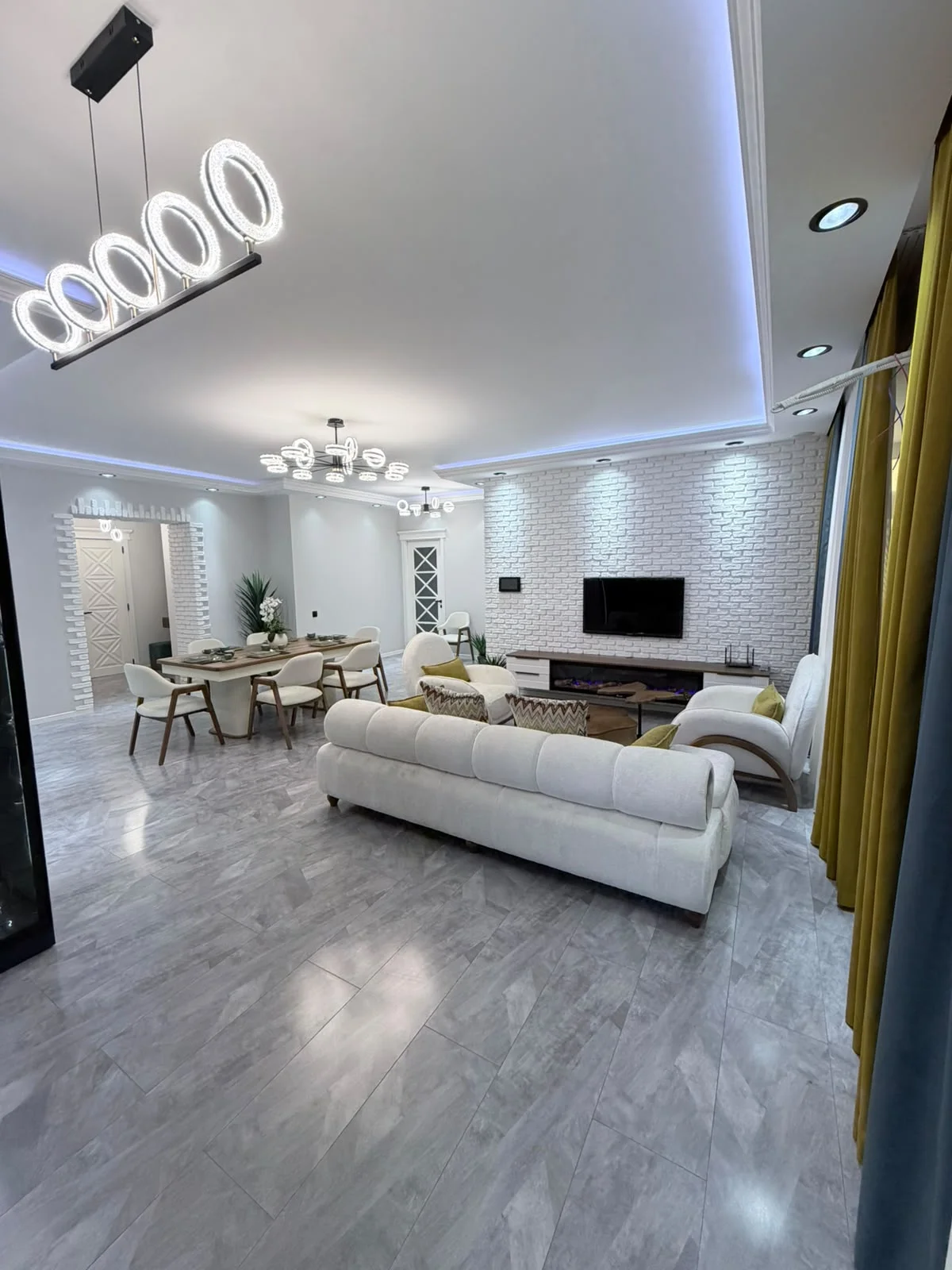 Kirayə 3 otaqlı Mənzil 140 m² Nəsimi r.