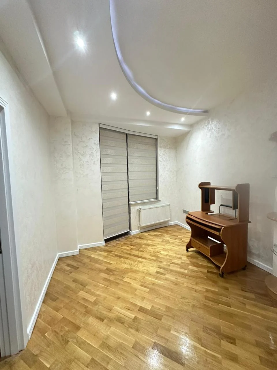 Kirayə 5 otaqlı Mənzil 245 m² Nəsimi r.