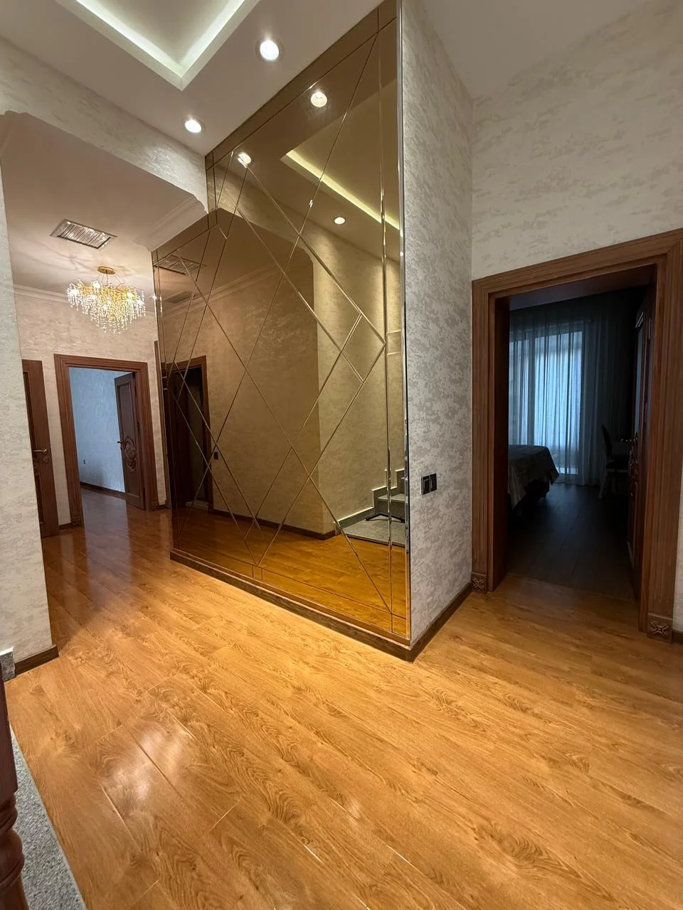 Kirayə 5 otaqlı Mənzil 240 m² Xəzər r.