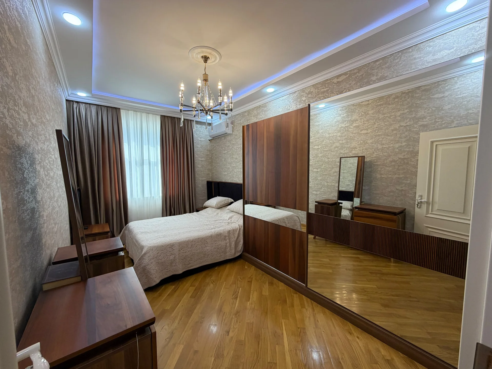 Kirayə 2 otaqlı Mənzil 70 m² Xətai r.