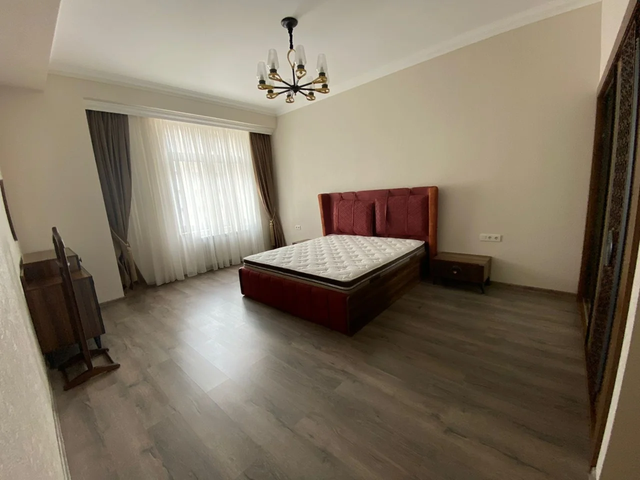 Kirayə 4 otaqlı Mənzil 184 m² Xətai r.