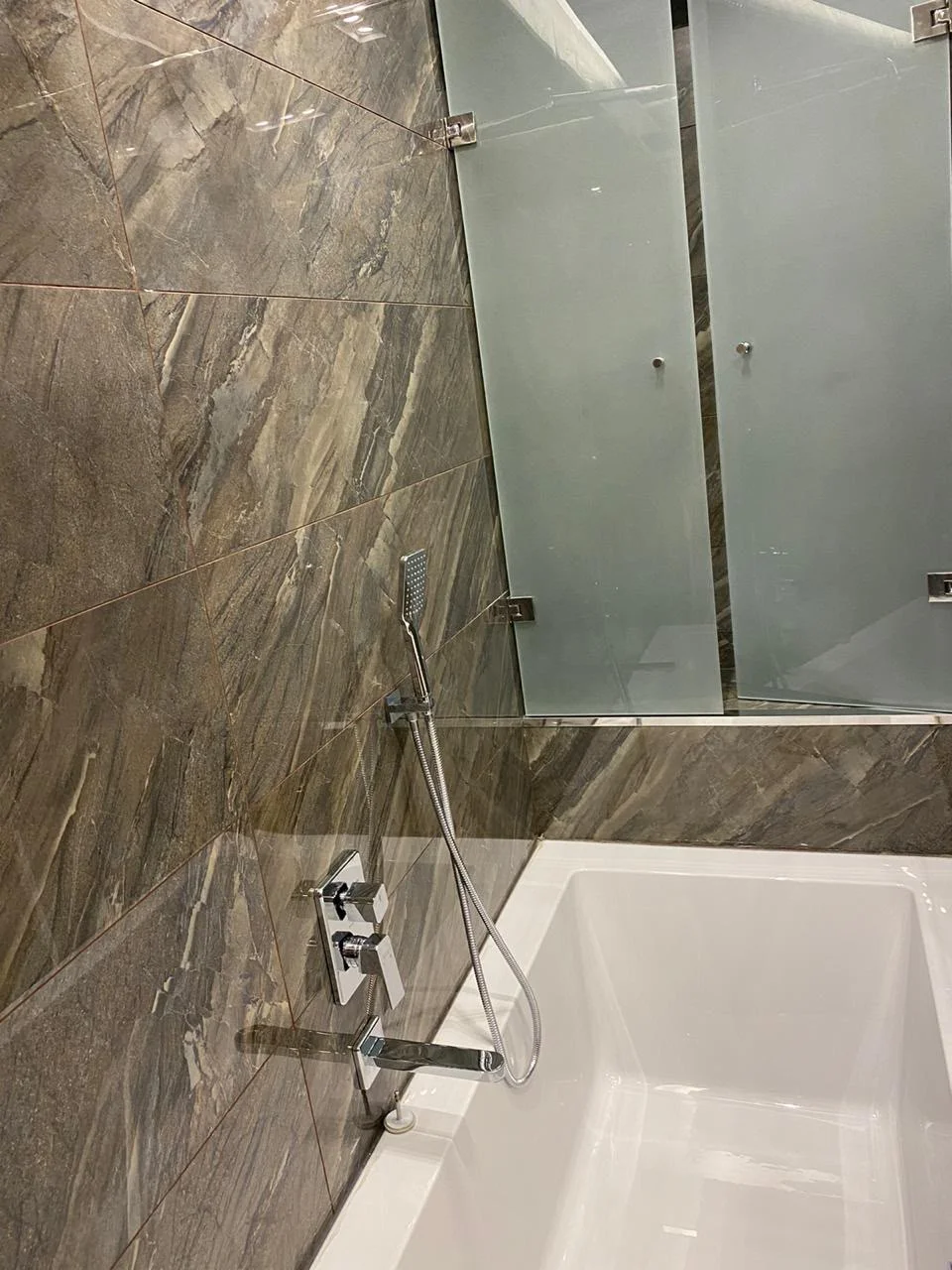 Kirayə 2 otaqlı Mənzil 102 m² Nəsimi r.