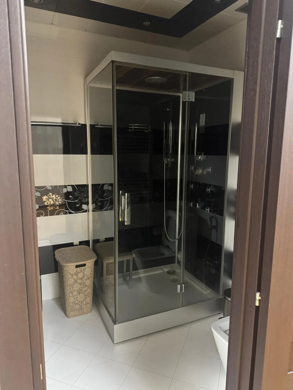 Kirayə 3 otaqlı Mənzil 250 m² Yasamal r. Elmlər Akademiyası m. – şəkil 18