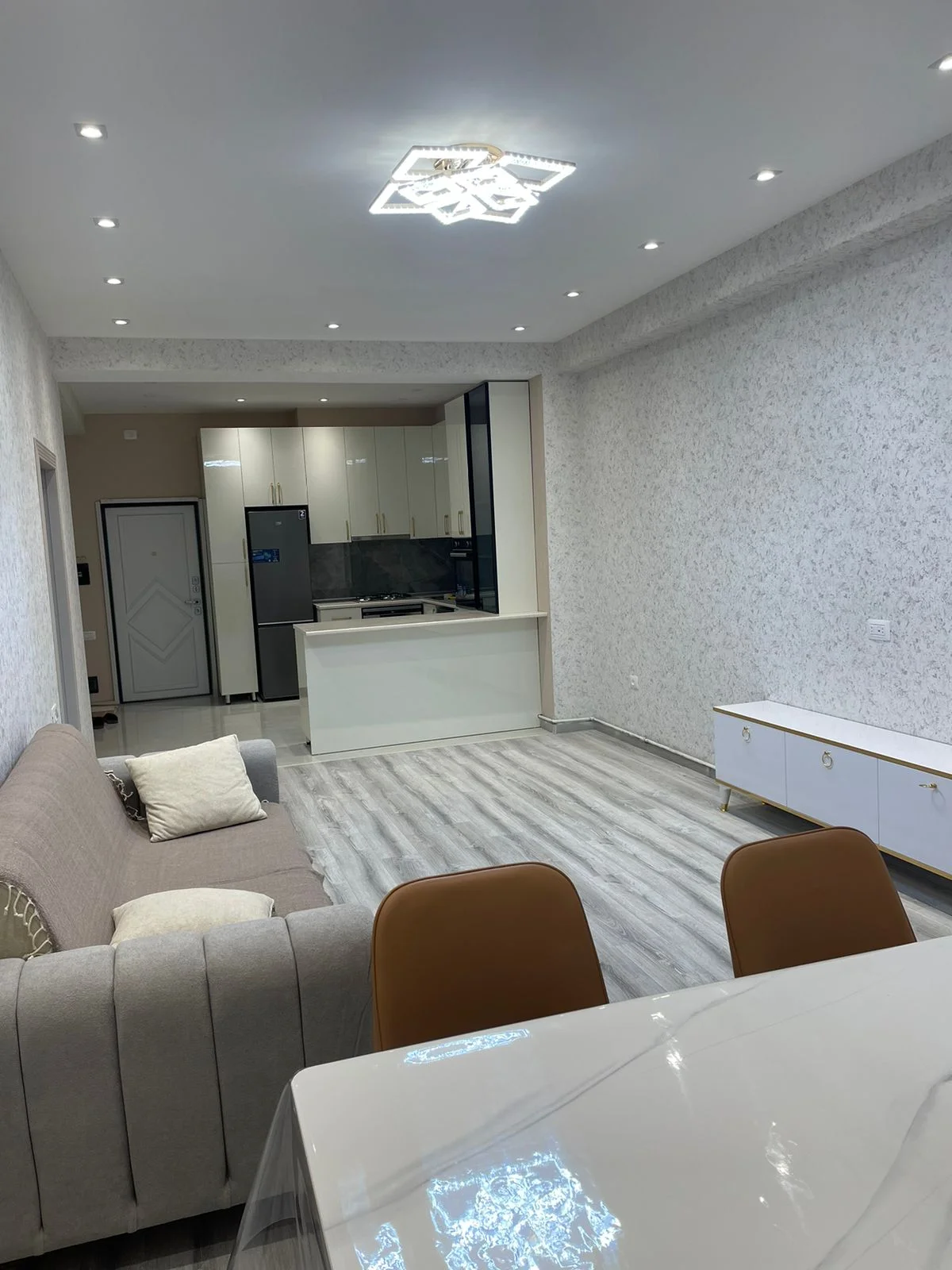 Kirayə 2 otaqlı Mənzil 80 m² Xətai r. Şah İsmayıl Xətai m. – şəkil 1