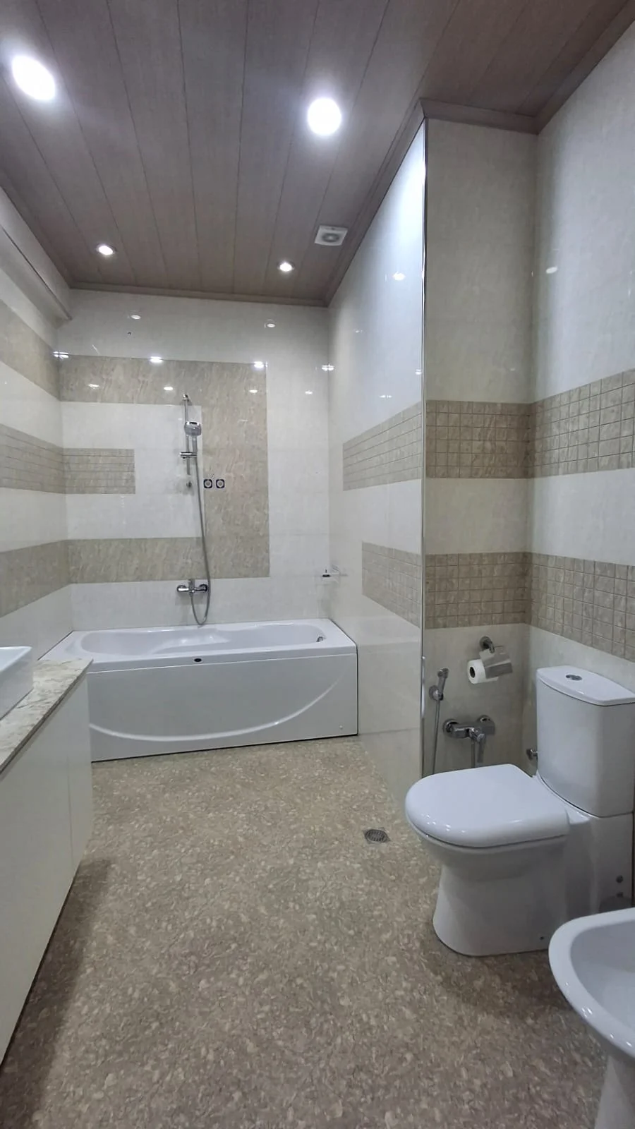 Kirayə 4 otaqlı Mənzil 200 m² Yasamal r. – şəkil 17