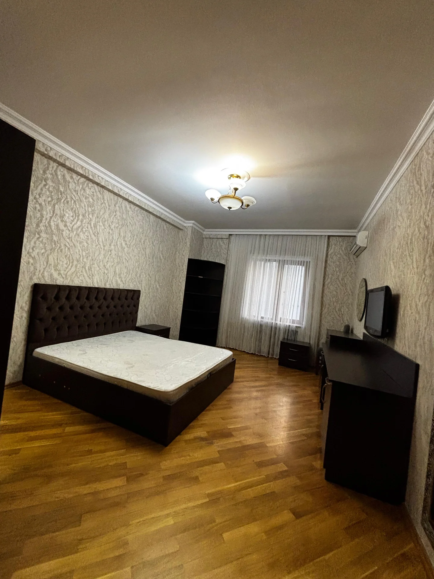 Kirayə 3 otaqlı Mənzil 135 m² Nərimanov r.