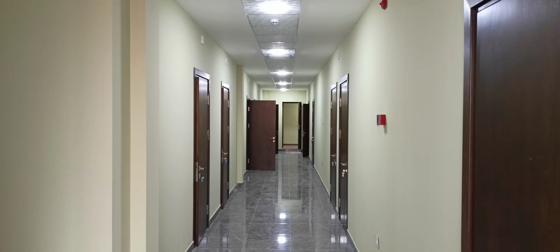 Kirayə 60 otaqlı Ofis 2400 m² Nərimanov r.