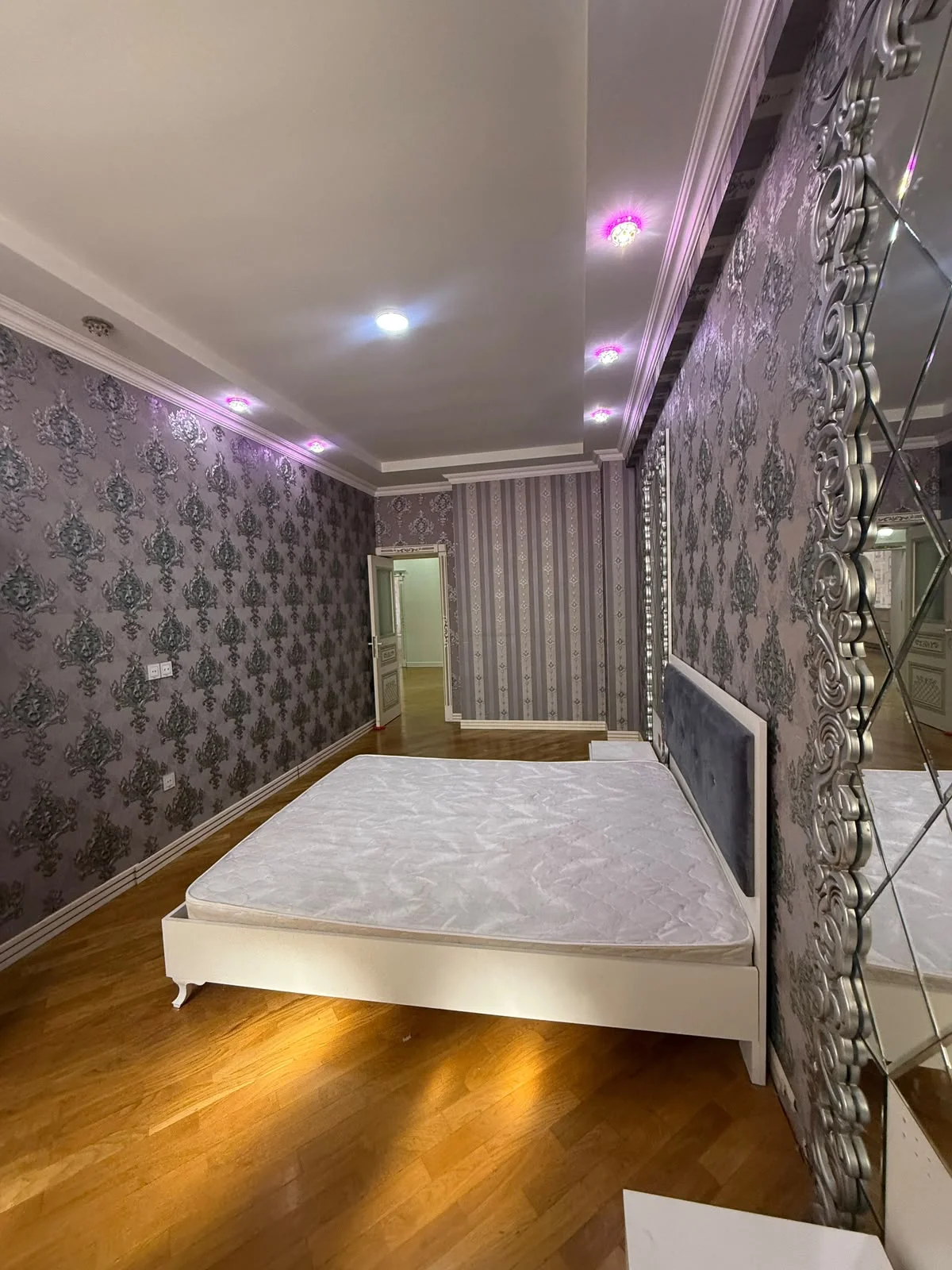 Kirayə 4 otaqlı Mənzil 140 m² Yasamal r. – şəkil 2