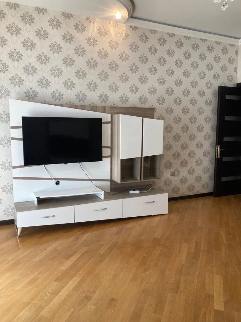 Kirayə 4 otaqlı Mənzil 175 m² Nərimanov r.